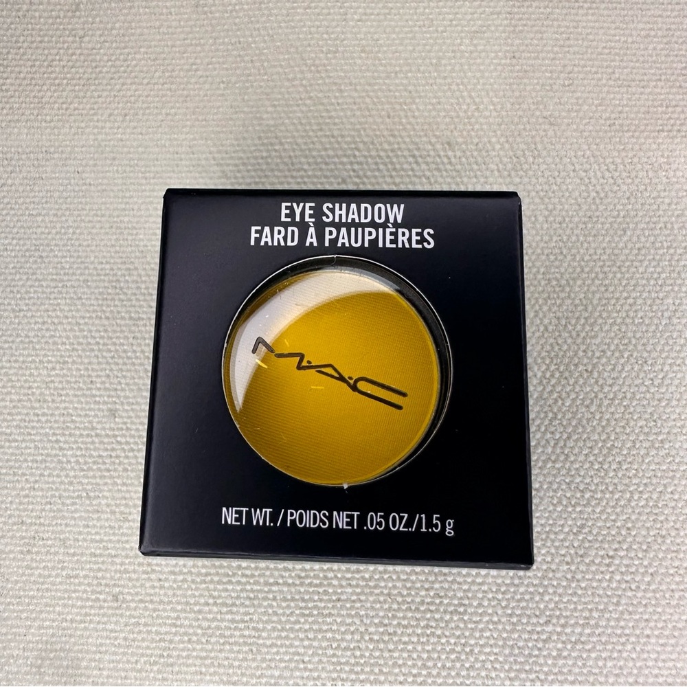 MAC matte Eye Shadow - Chrome Yellow